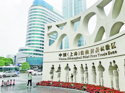 以浦東十分之一面積創造七成多生產總值