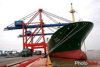 上海萬(wàn)噸海船擱淺福建泉州灣，貿(mào)易運(yùn)輸面臨嚴(yán)峻挑戰(zhàn)